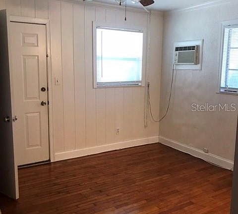 3rd image of 827 19th Ave N
