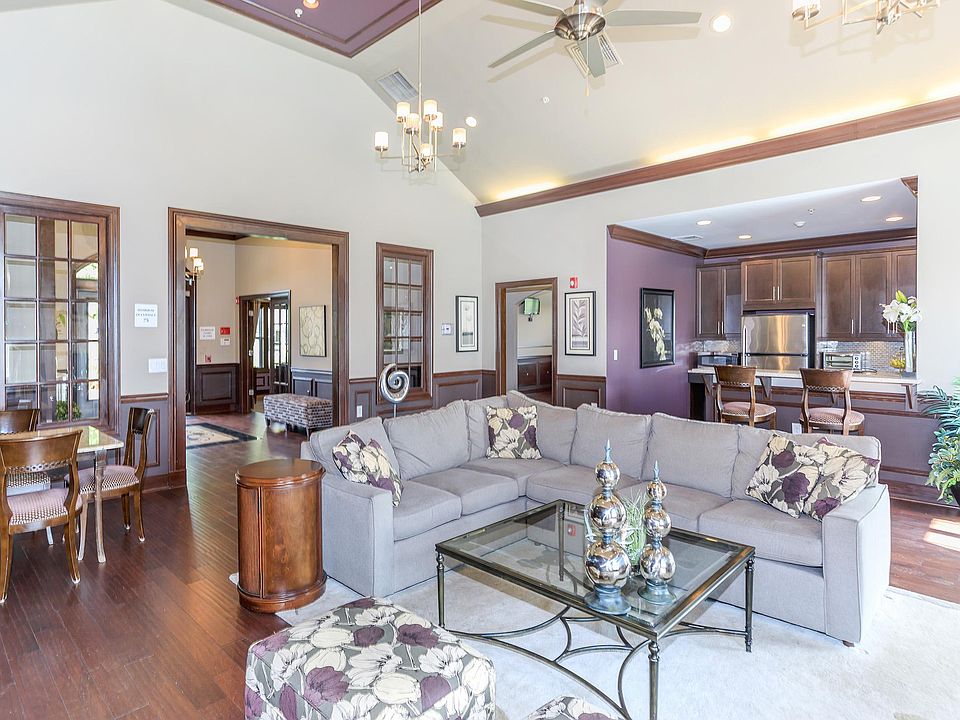 ENJOY OUR MODERN CLUBHOUSE