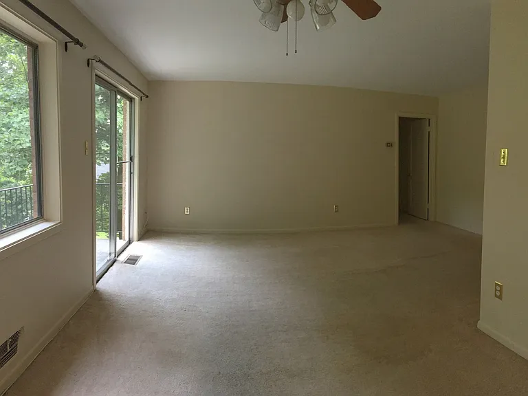 10512 Weymouth St #203 — Photo 3