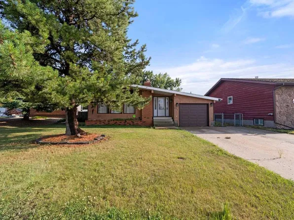 572 N West Cres, Forestburg, AB T0B 1N0