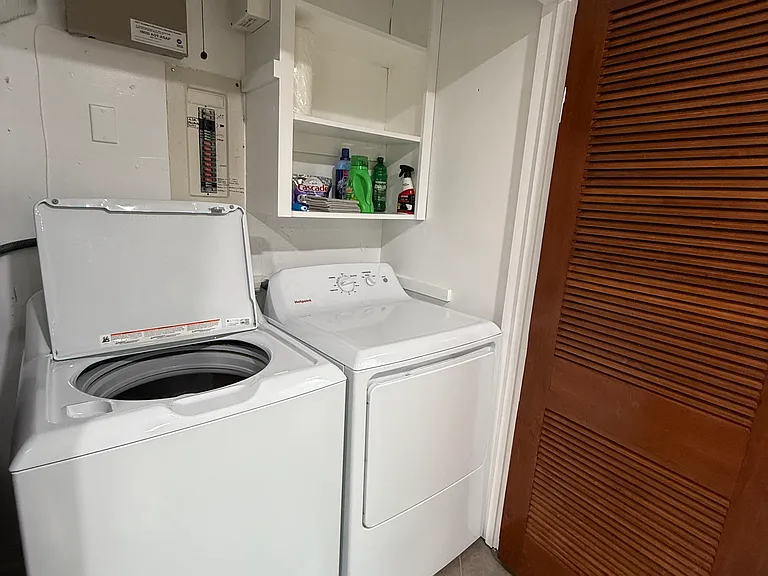 456 Hollywood Ave — Photo 13