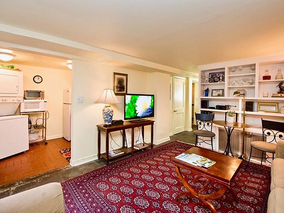 Living Room w/Samsung TV
