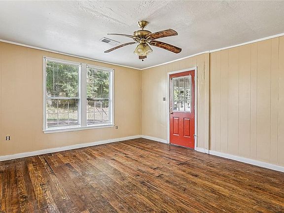 3rd image of 919 Avenue F