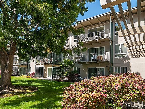 3rd image of 932 Peninsula Ave APT 308