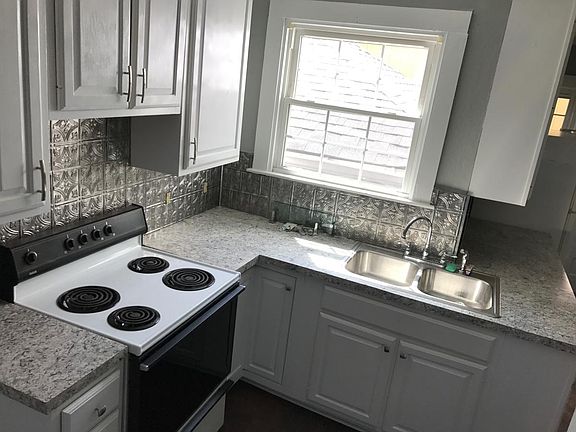 5th image of 318 W 8th St
