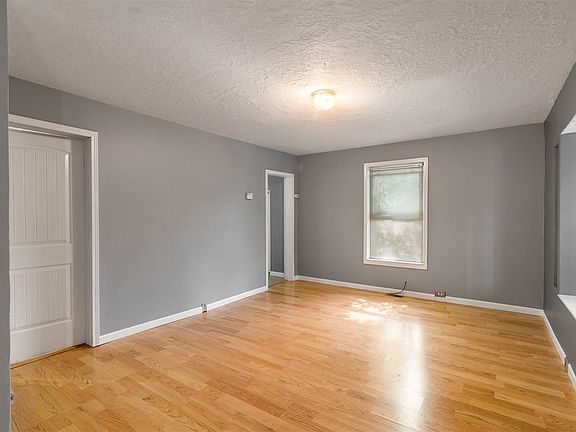 4th image of 1904 E Empire Ave