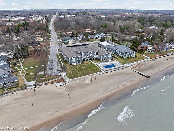 2nd image of 4500 Lakeshore Rd APT 20