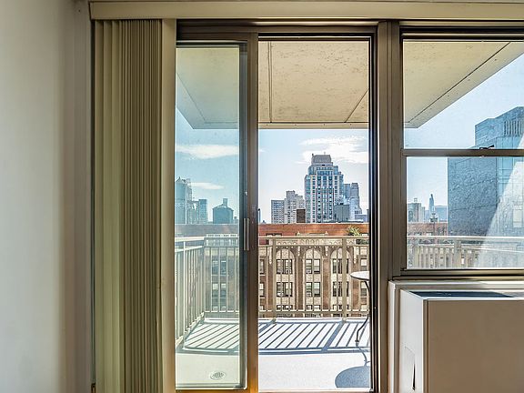 4th image of 301 E 79th St APT 19L
