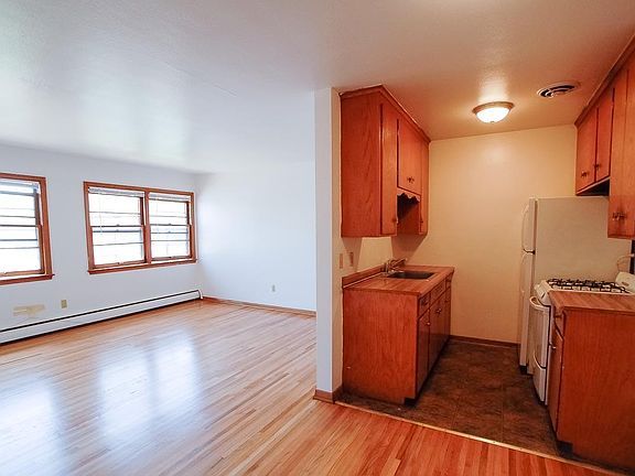 3rd image of 3020 31st Ave S