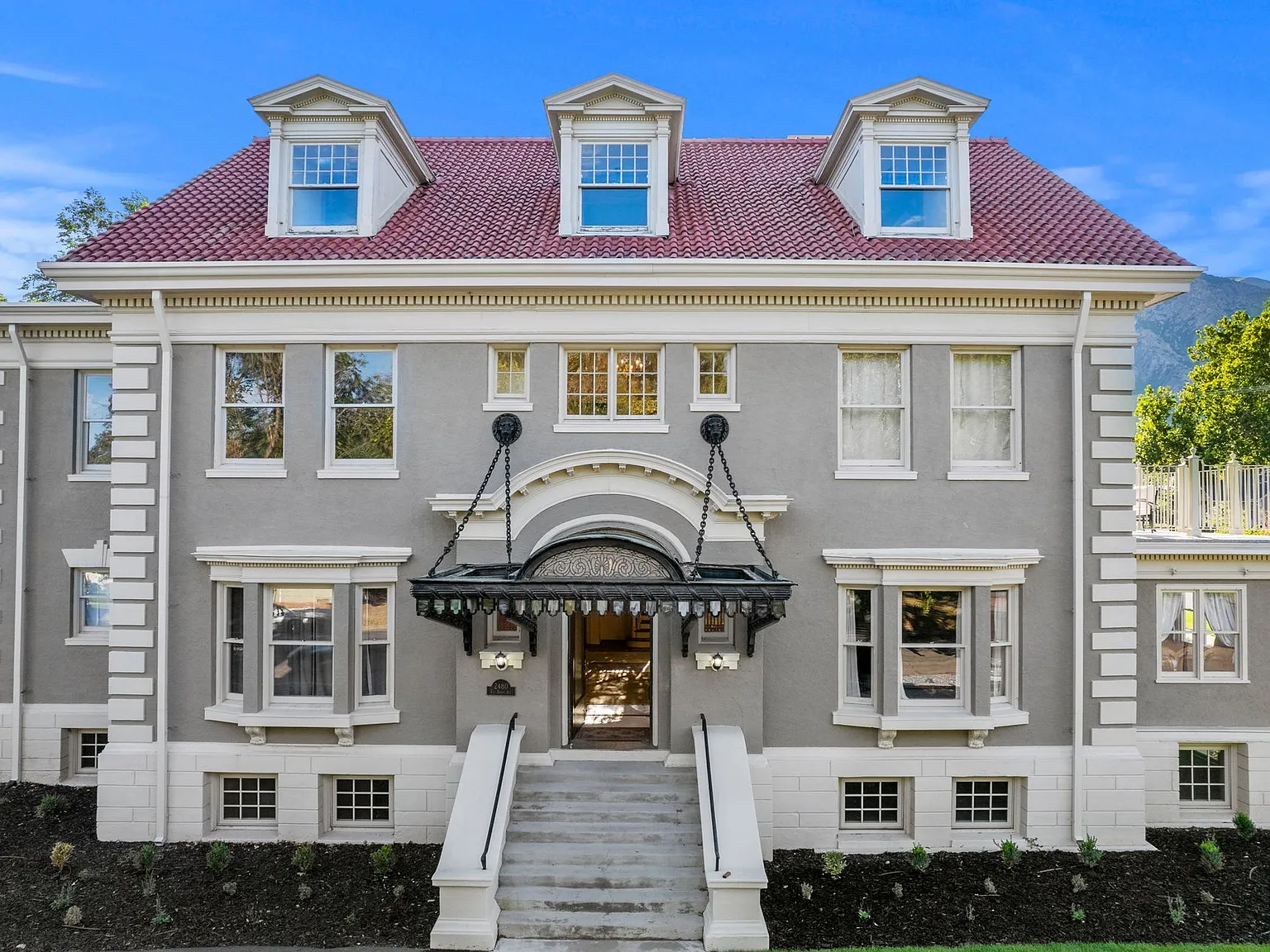 Bristol Manor — Photo 2
