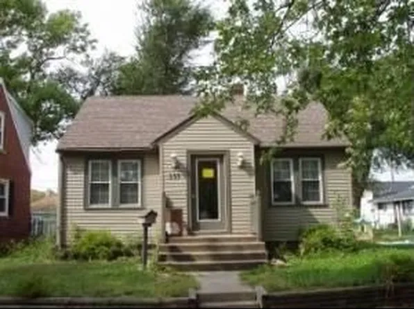 135 S Dearborn Ave, Bradley, IL 60915