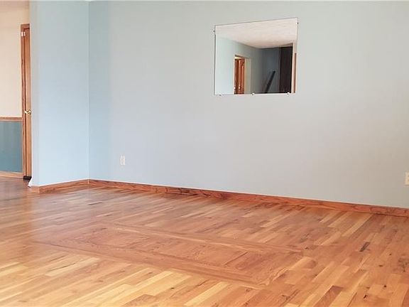 3rd image of 289 Trumbull Dr