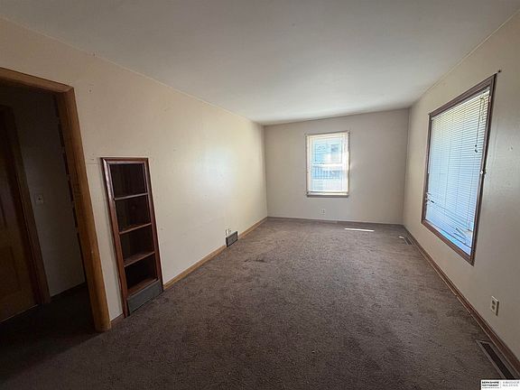 4th image of 4815 Judson St