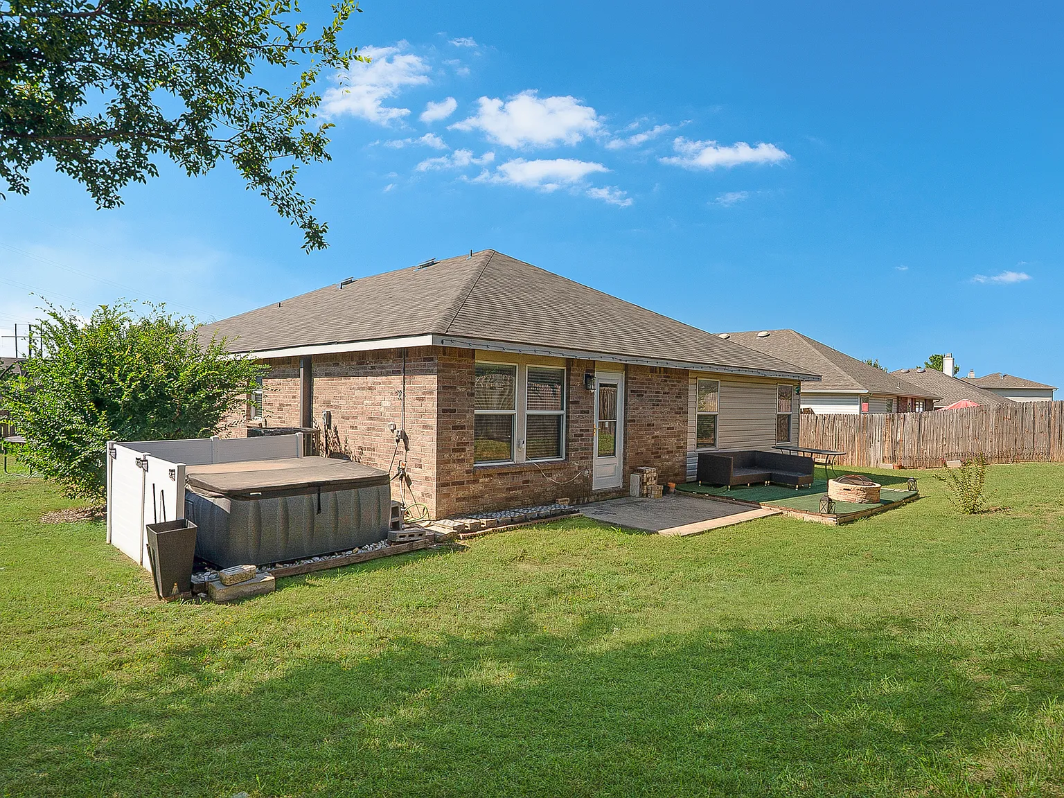 4 bed, 2093 sqft, $2,400 — Photo 2