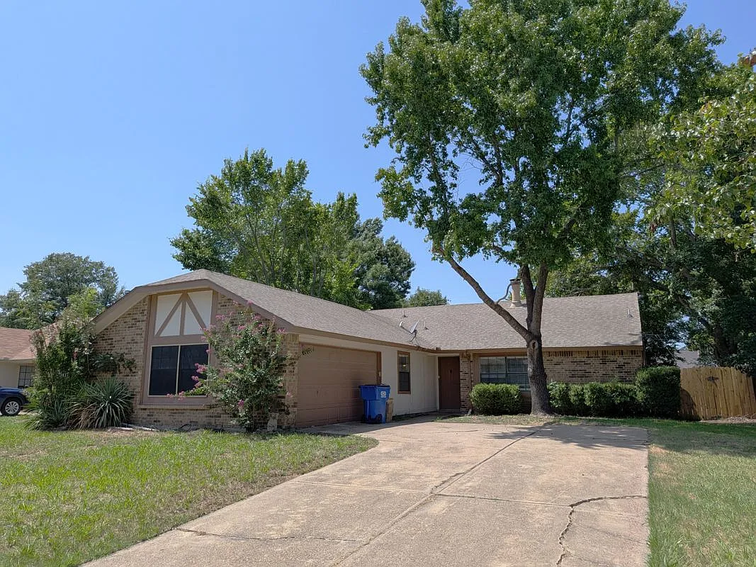 4 bed, 2.0 bath, 1748 sqft, $1,995 — Photo 3