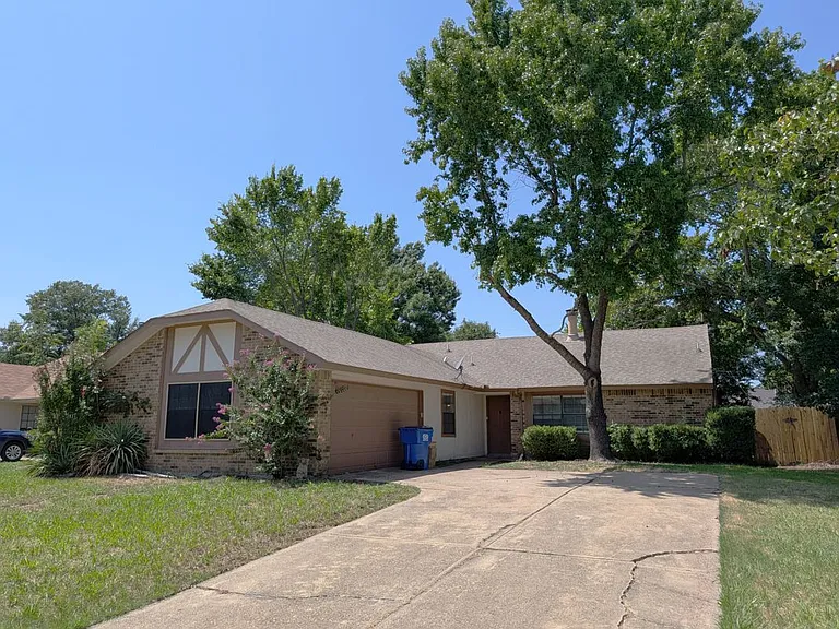 602 Heritage Hill Dr — Photo 3