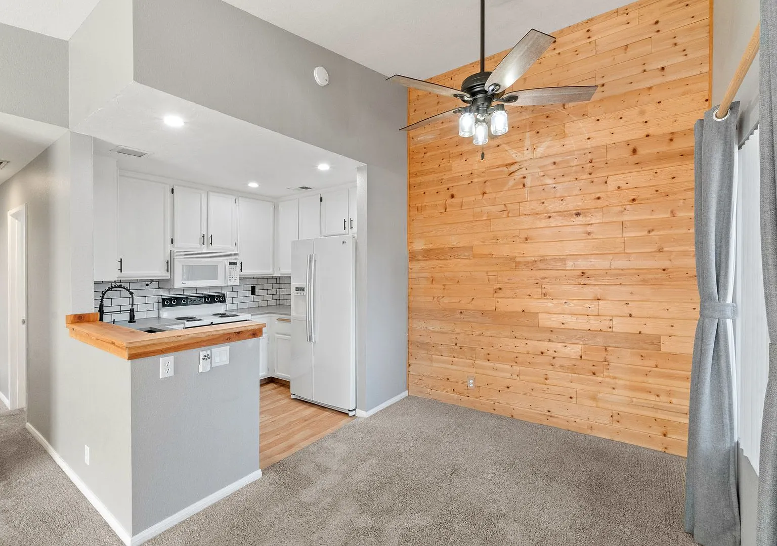Rancho San Diego- Beautiful Mirasol Complex- 2 Bed / 2 Bath Upstairs Condo W A/C, Laundry + Parki... — Photo 4