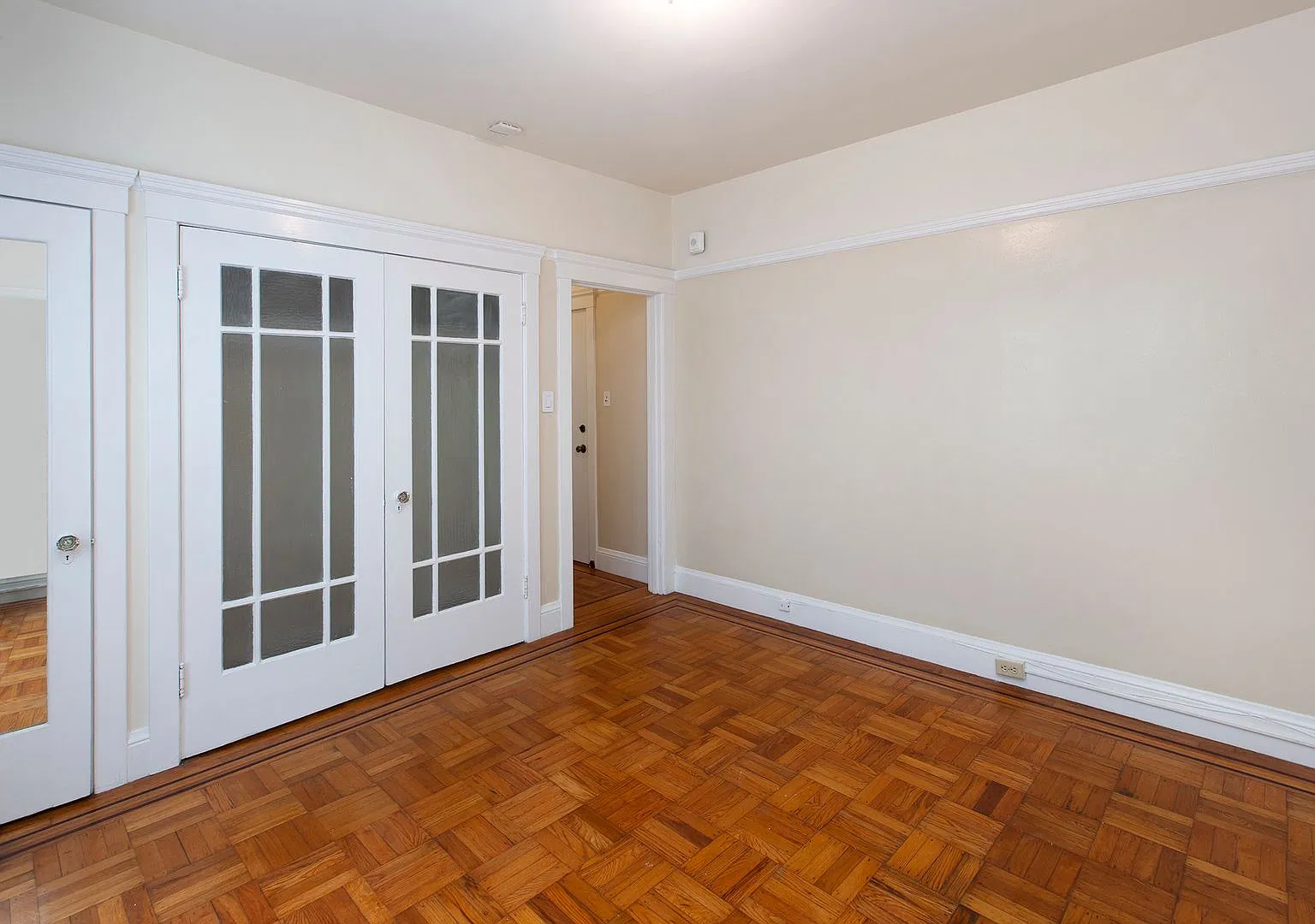 2563 Clay Street (1122r) — Photo 3