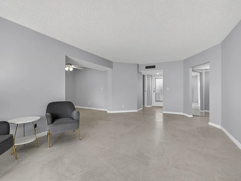3590 Via Poinciana #202 — Photo 22
