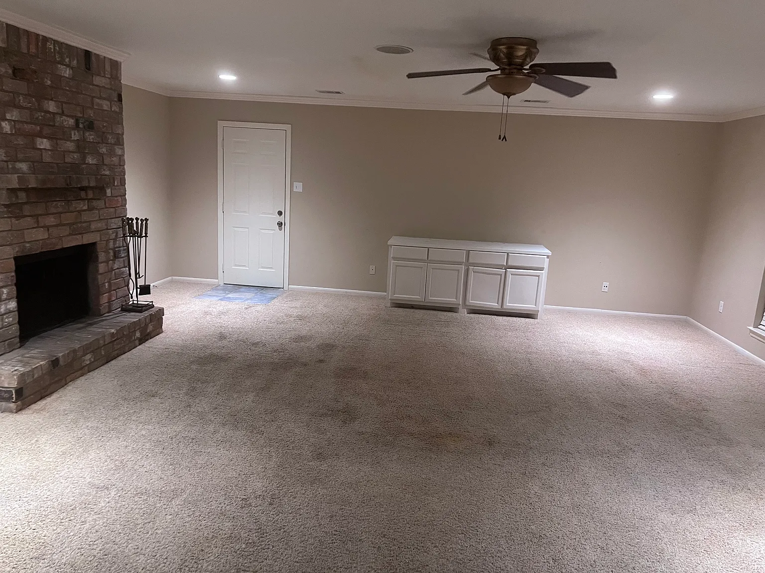 3 bed, 2300 sqft, $1,975 — Photo 4