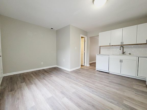 2nd image of 310 W Catawba Ave APT 1