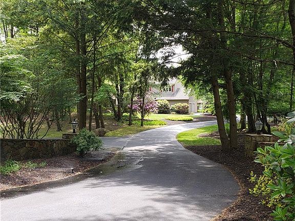 3rd image of 65 Woodbridge Dr