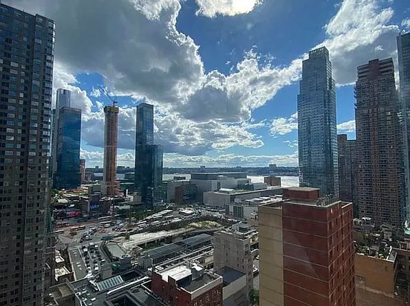 500 W 43rd St APT 25A, New York, NY 10036