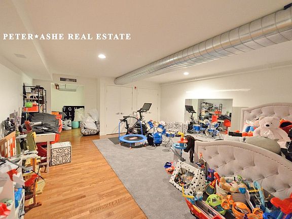 5th image of 205 E 61st St #D