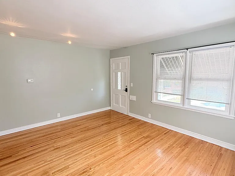 4608 Wakeley St — Photo 2