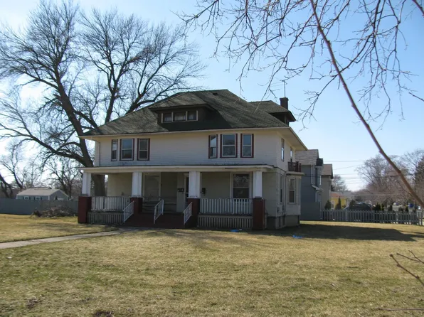576 S State St, Elgin, IL 60123