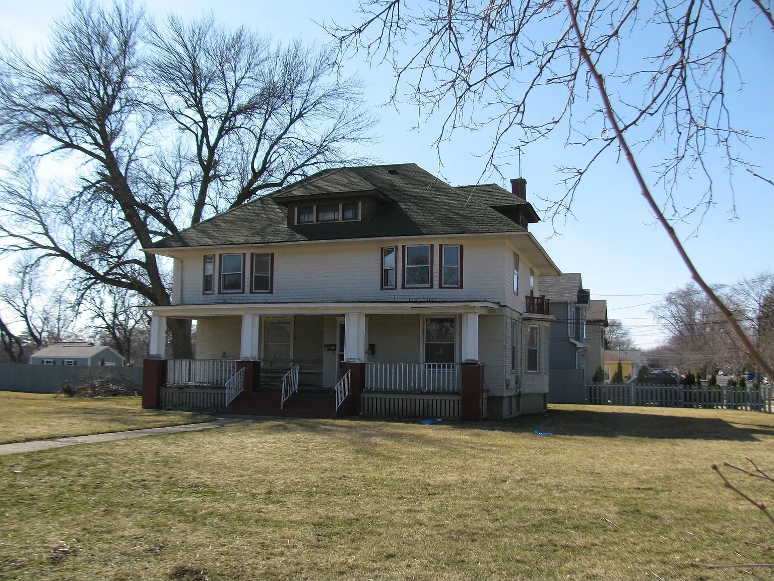 576 S State St photo 1