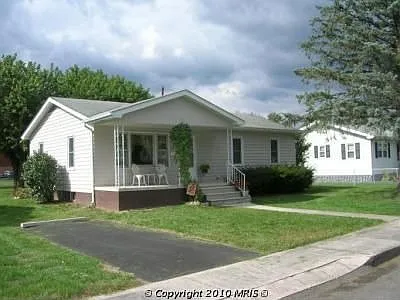 102 Trenton St photo 1
