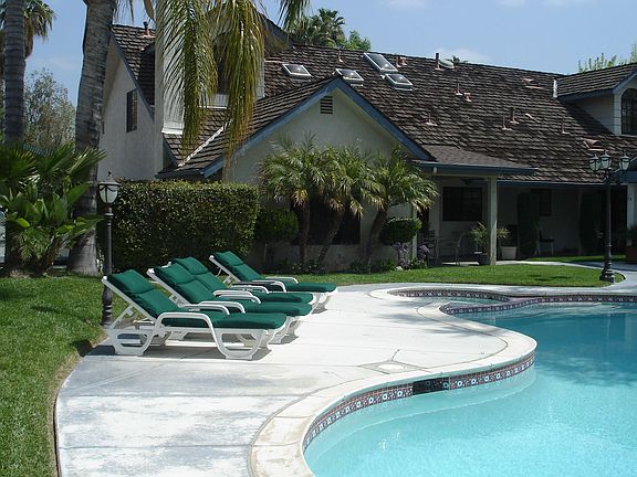 Sun Deck & Pool Area