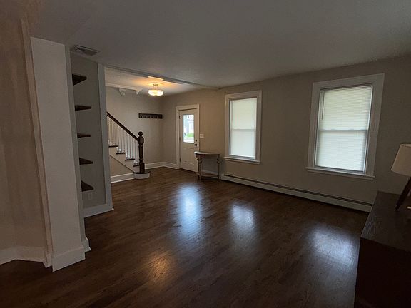 4th image of 7 Broadway