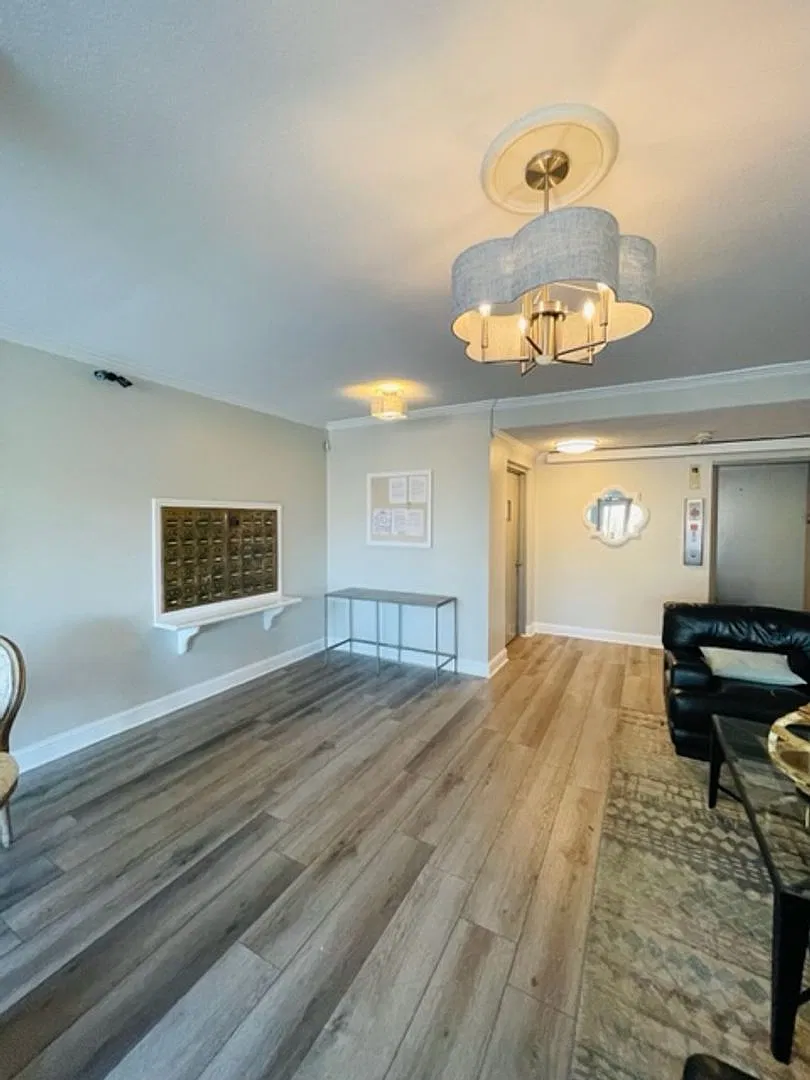 Beautiful 2-Bedroom Condo in Myers Park - All utilities included! — Photo 3