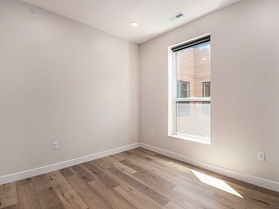 4th image of 300 E 13th St #2G