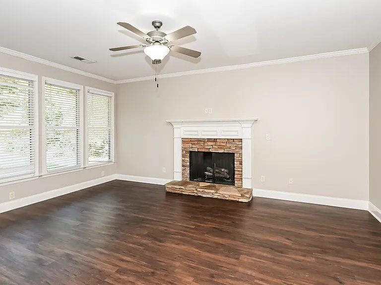 717 Midway Ave — Photo 5