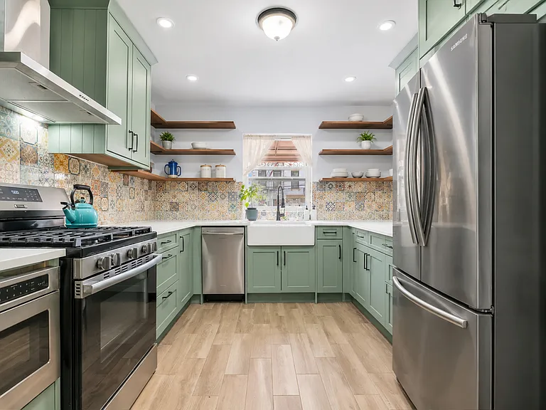 696 Cauldwell Ave #1 — Photo 9