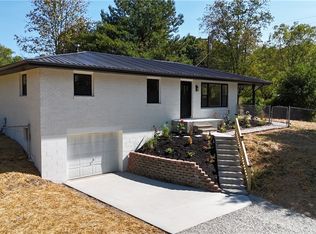 14 Lake Rd, Belpre, OH 45714