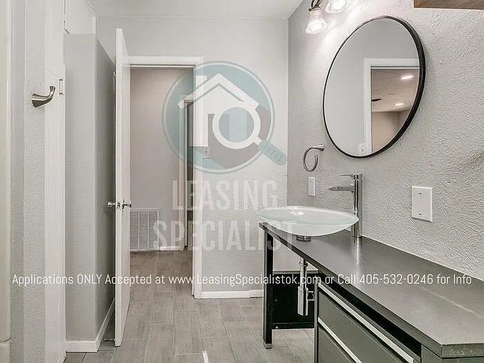 1025 Parsons St — Photo 16