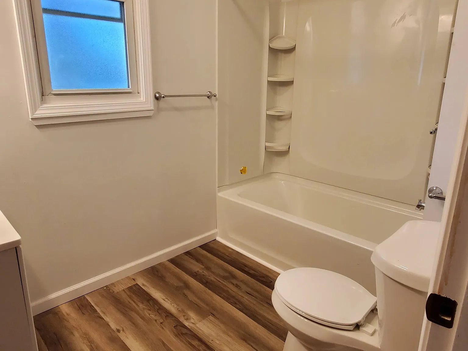 5 bed, 1340 sqft, $1,300 — Photo 2