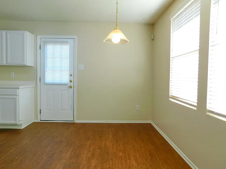 3230 Andalusian Dr — Photo 8
