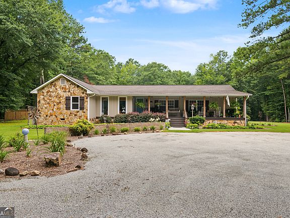 2nd image of 331 Clearwater Rd