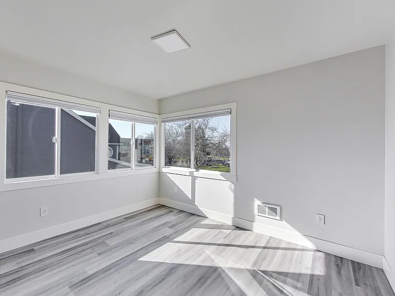 3411 Adeline St — Photo 15