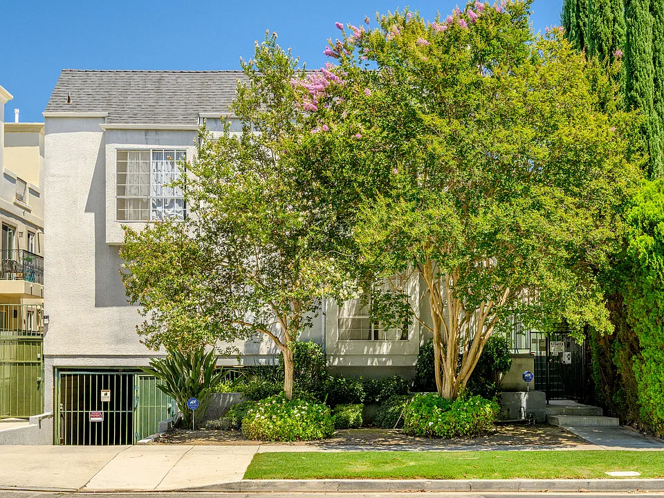4328 Whitsett Ave #3