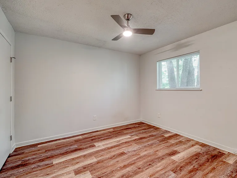 5210 Joe Sayers Ave #E — Photo 13