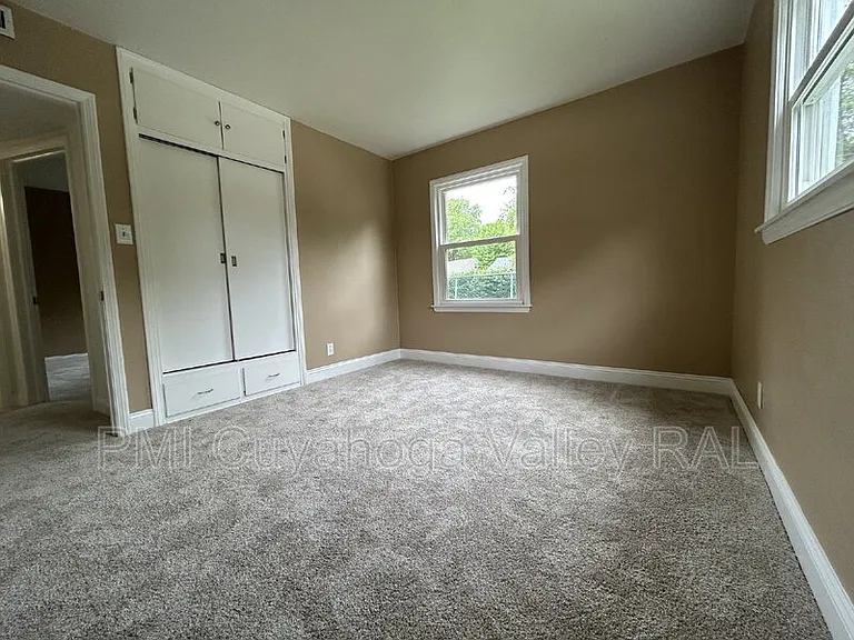 2364 Suncrest Dr — Photo 8