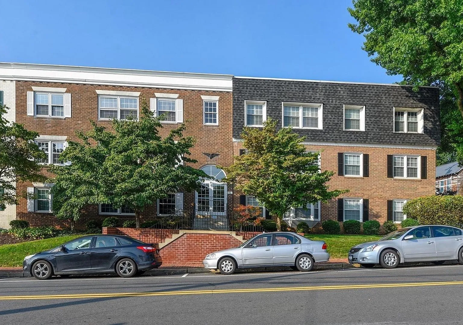 1 bed, 1.0 bath, 785 sqft, $2,100 — Photo 1
