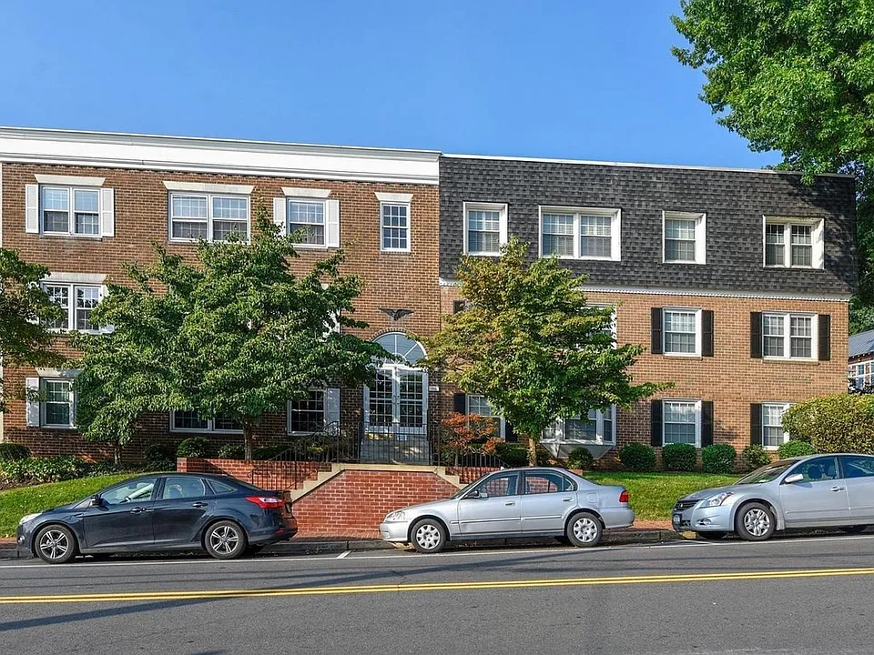 111 Center St N #201B