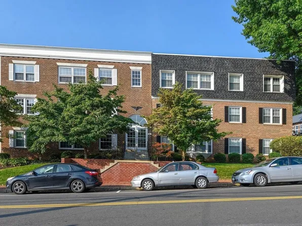 111 Center St N APT 201B, Vienna, VA 22180